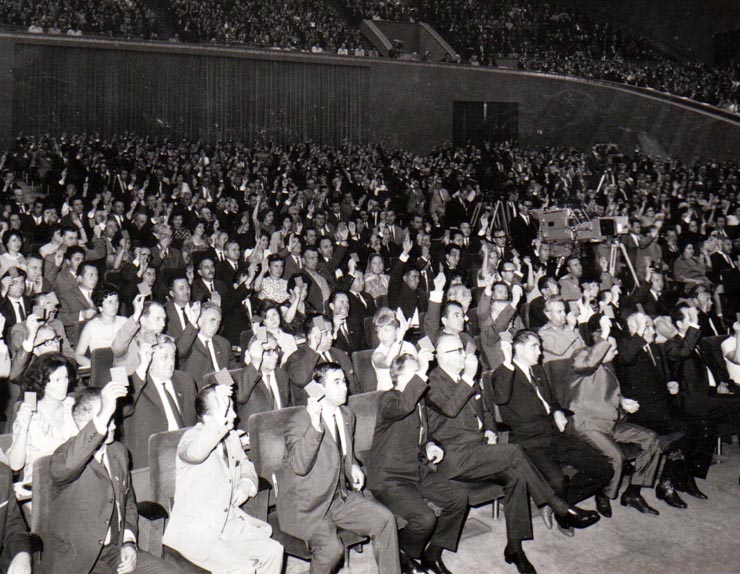 Congresul al X-lea al P.C.R. Aspecte  din timpul votării.  (6-12 august 1969).