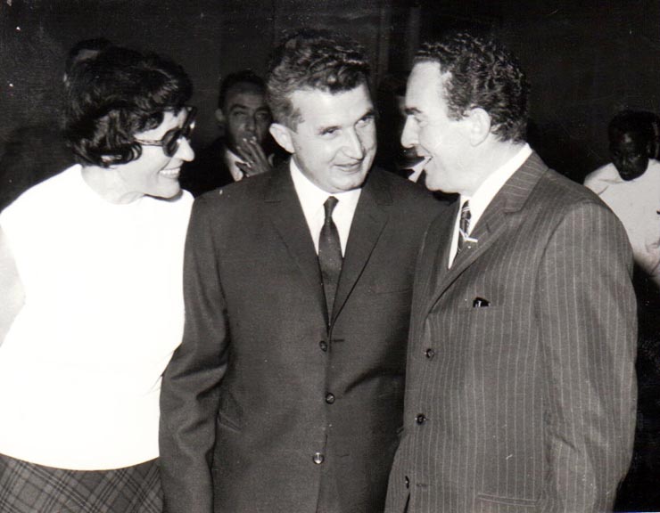 Nicolae Ceauşescu se întreţine cu delegaţia Partidului Comunist din San Marino, invitată să participe la lucrările celui de-al X-lea Congres al P.C.R     (9  august 1969).