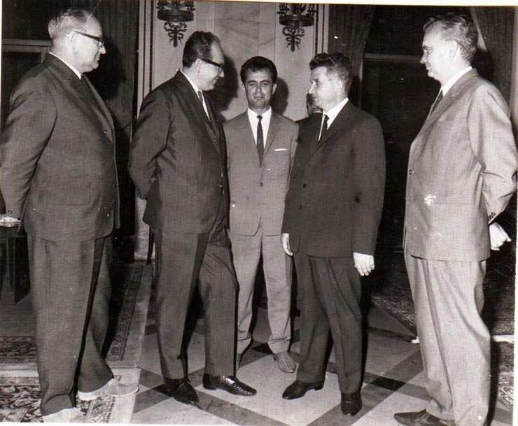 Nicolae Ceauşescu, secretar general al P.C.R, întreţinându-se cu delegaţia Partidului Comunist din Cehoslovacia, invitată să participe la lucrările celui de-al X-lea Congres al P.C.R.(11  august 1969).