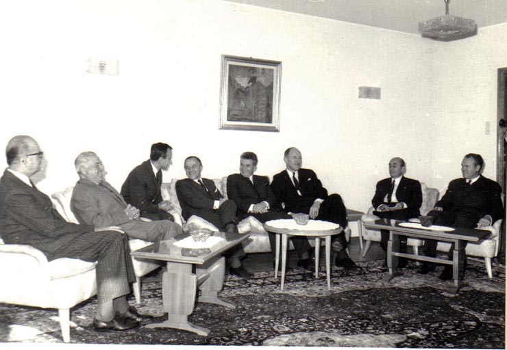 Nicolae Ceauşescu, preşedintele Consiliului de Stat al R.S.R., la primirea într-o vizită protocolară a premierului olandez, Piet Js de Jong.    (29 octombrie 1969).