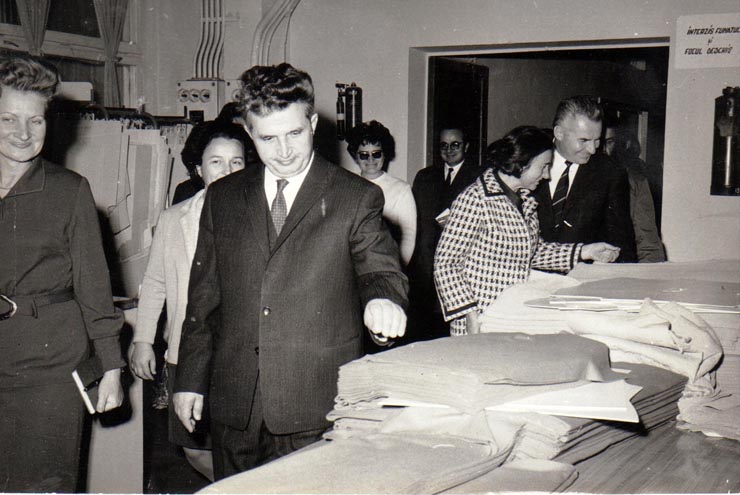 Vizita de lucru a lui Nicolae Ceauşescu, secretar general al P.C.R., la întreprinderea de tricotaje din Braşov.(5 noiembrie 1969).
