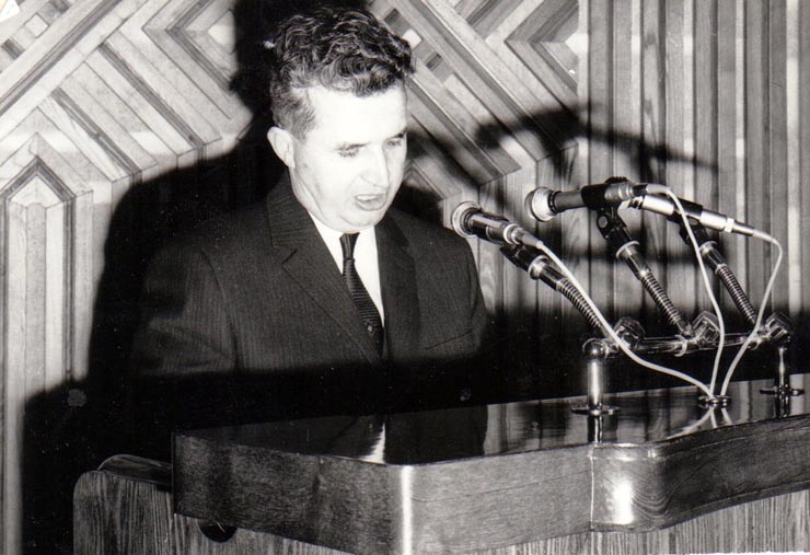 Nicolae Ceauşescu, secretar general al P.C.R, rostindu-şi cuvântarea la consfătuirea cu cadrele de bază de securitate, miliţie şi justiţie.     (9 aprilie 1970).