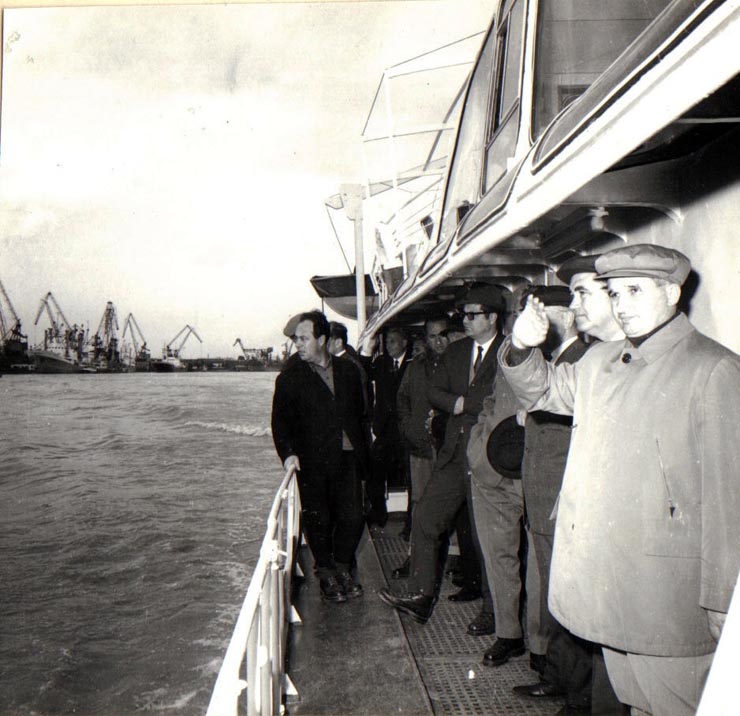 Nicolae Ceauşescu, secretar general al P.C.R, în timpul vizitei de lucru în portul Galaţi.    (22 mai 1970).