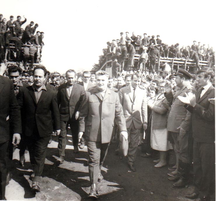 Vizita de lucru a lui Nicolae Ceauşescu în judeţul Vaslui. Sosirea la Bârlad.    (26  mai 1970).