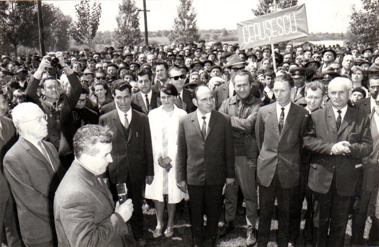 Nicolae Ceauşescu, secretar general al P.C.R, în vizită de lucru la C.A.P. Bucecea.      (27 mai 1970).