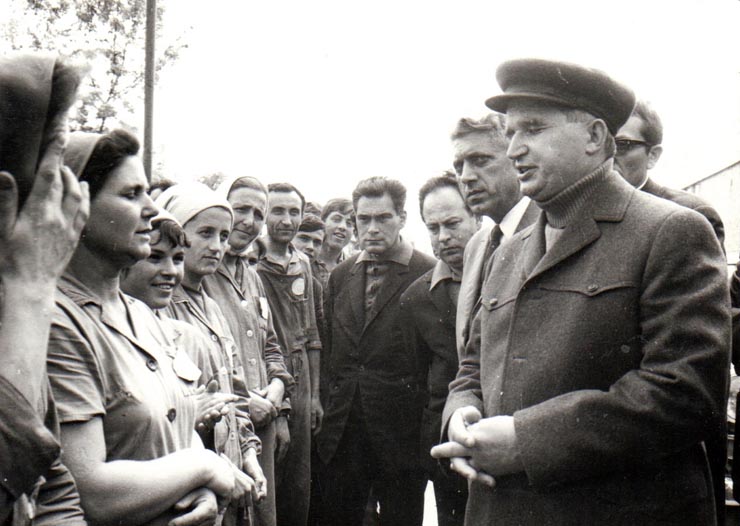 Nicolae Ceauşescu, secretar general al P.C.R, în timpul vizitei de lucru efectuată în judeţul Neamţ.(27 mai 1970).
