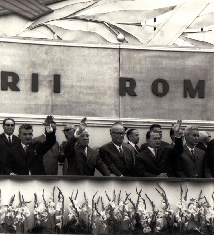 Manifestaţia oamenilor muncii din Capitală cu prilejul Zilei de 23 August 1970 – tribuna oficială. (23 august 1970).