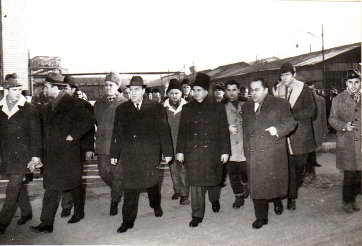 Vizita de lucru a lui Nicolae Ceauşescu, secretar general al P.C.R., preşedintele Consiliului de Stat al R.S.R la Uzina  mecanică Câmpina.     (12 ianuarie 1971).