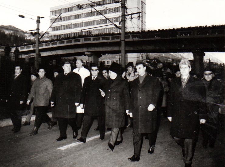 Vizita de lucru a lui Nicolae Ceauşescu, secretar general al P.C.R., preşedintele Consiliului de Stat al R.S.R la Uzina  mecanică fină Sinaia.      (12 ianuarie 1971).