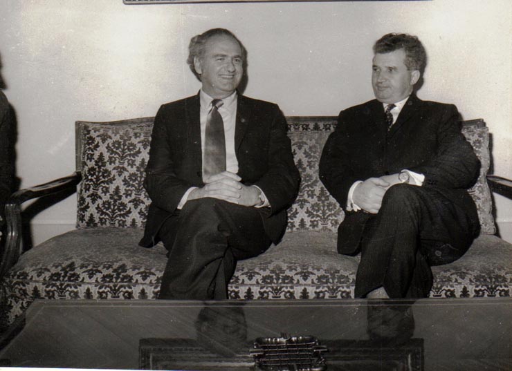 Primirea la Nicolae Ceauşescu a secretarului general al Partidului Comunist din Australia, Laurie Aarons. Aprilie 1971. (17 aprilie 1971).