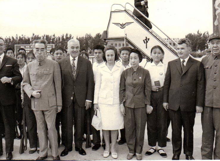 Vizita oficială a unei delegaţii de partid şi guvernamentale condusă de Nicolae Ceauşescu în Republica Populară Chineză – sosirea la Pekin. (9 iunie 1971).