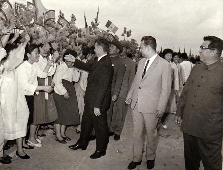 Vizita oficială a unei delegaţii de partid şi guvernamentale condusă de Nicolae Ceauşescu în Republica Democrată Coreeană. ( iunie 1971).