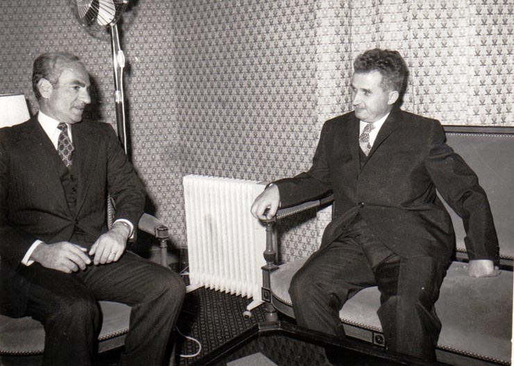 Primirea lui Nicolae Ceauşescu la şahinşahul Iranului, Mohamed Reza Pahalavi Aryamer, cu prilejul aniversării a 2500 de ani de la întemeierea statului persan.(octombrie 1971).