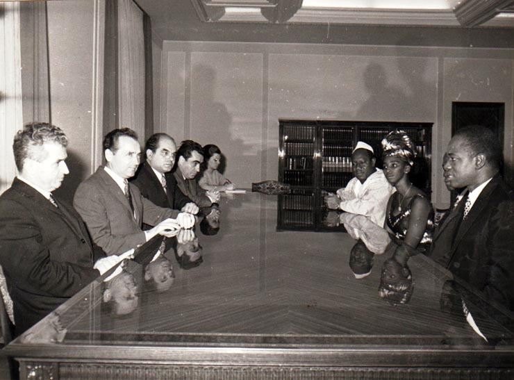 Primirea la C.C. al P.C.R. a unei delegaţii a Partidului Democrat din Guineea condusă de Toure Mahamed Lamine, membru al C.C. al acestui partid, ministrul minelor, industriei şi energiei.(octombrie 1971).