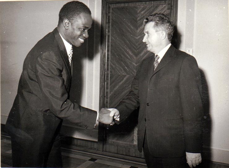 Primirea la C.C. al P.C.R. a unei delegaţii a Partidului Democrat din Guineea condusă de Toure Mahamed Lamine, membru al C.C. al acestui partid, ministrul minelor, industriei şi energiei. (octombrie 1971).