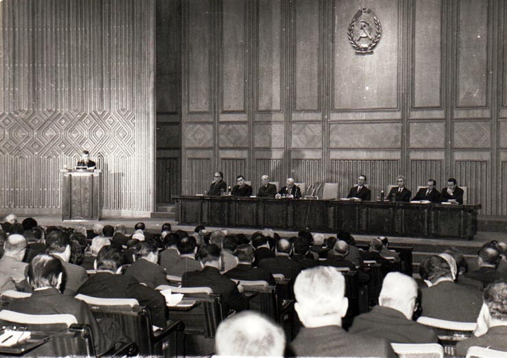 Plenara C.C. al P.C.R. din 3 noiembrie 1971 - Nicolae Ceauşescu expunându-şi cuvântarea.  (3 noiembrie 1971).