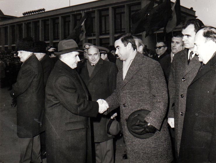 Plecarea delegaţiei de partid condusă de Nicolae Ceauşescu pentru a participa la lucrările celui de-al VI-lea Congres al Partidului Muncitoresc Unit Polonez.(5 decembrie 1971).